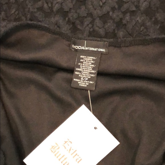 Open back lace body on dress - Picture 3 of 9